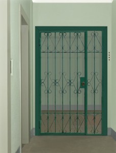 Решетчатая тамбурная дверь